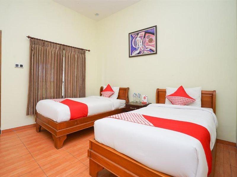 โอโย 1483 โฮเต็ล บูมี เบอร์มี เปอร์ไม Hotel โปรโบลิงโก ภายนอก รูปภาพ