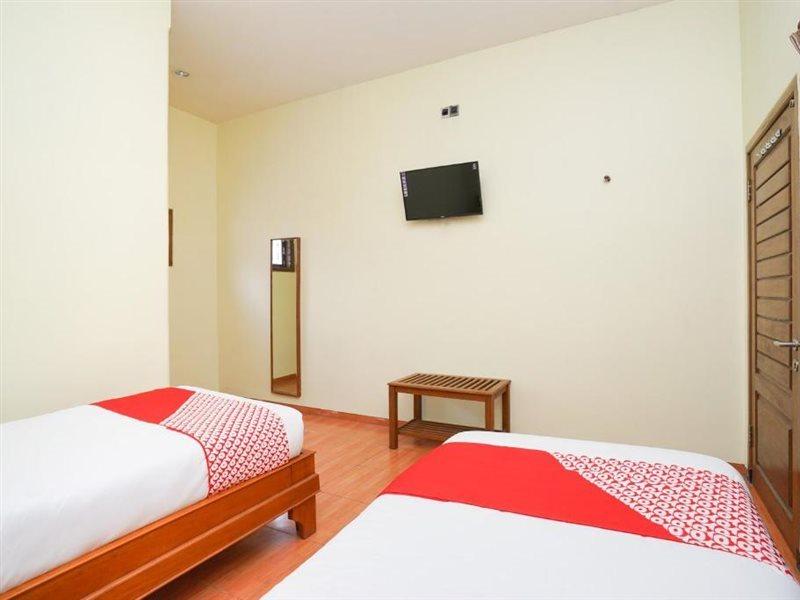 โอโย 1483 โฮเต็ล บูมี เบอร์มี เปอร์ไม Hotel โปรโบลิงโก ภายนอก รูปภาพ