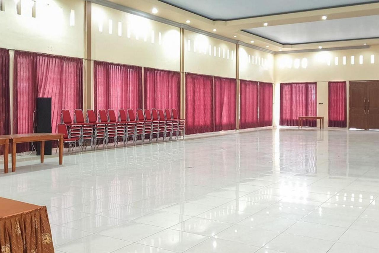 โอโย 1483 โฮเต็ล บูมี เบอร์มี เปอร์ไม Hotel โปรโบลิงโก ภายนอก รูปภาพ