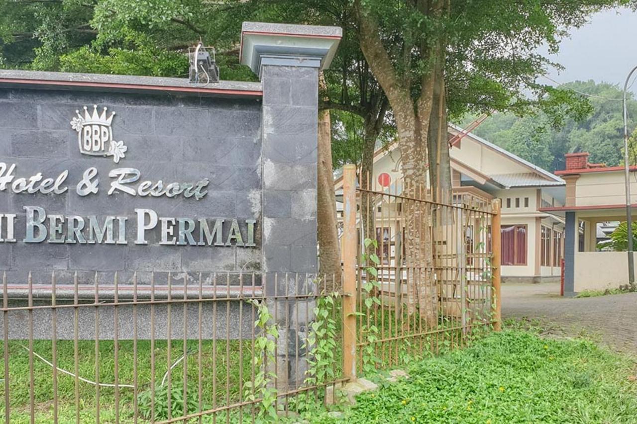 โอโย 1483 โฮเต็ล บูมี เบอร์มี เปอร์ไม Hotel โปรโบลิงโก ภายนอก รูปภาพ