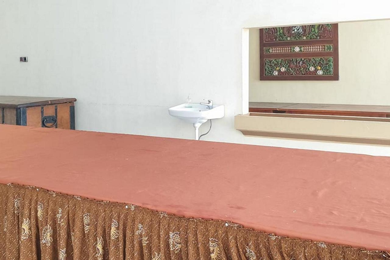 โอโย 1483 โฮเต็ล บูมี เบอร์มี เปอร์ไม Hotel โปรโบลิงโก ภายนอก รูปภาพ