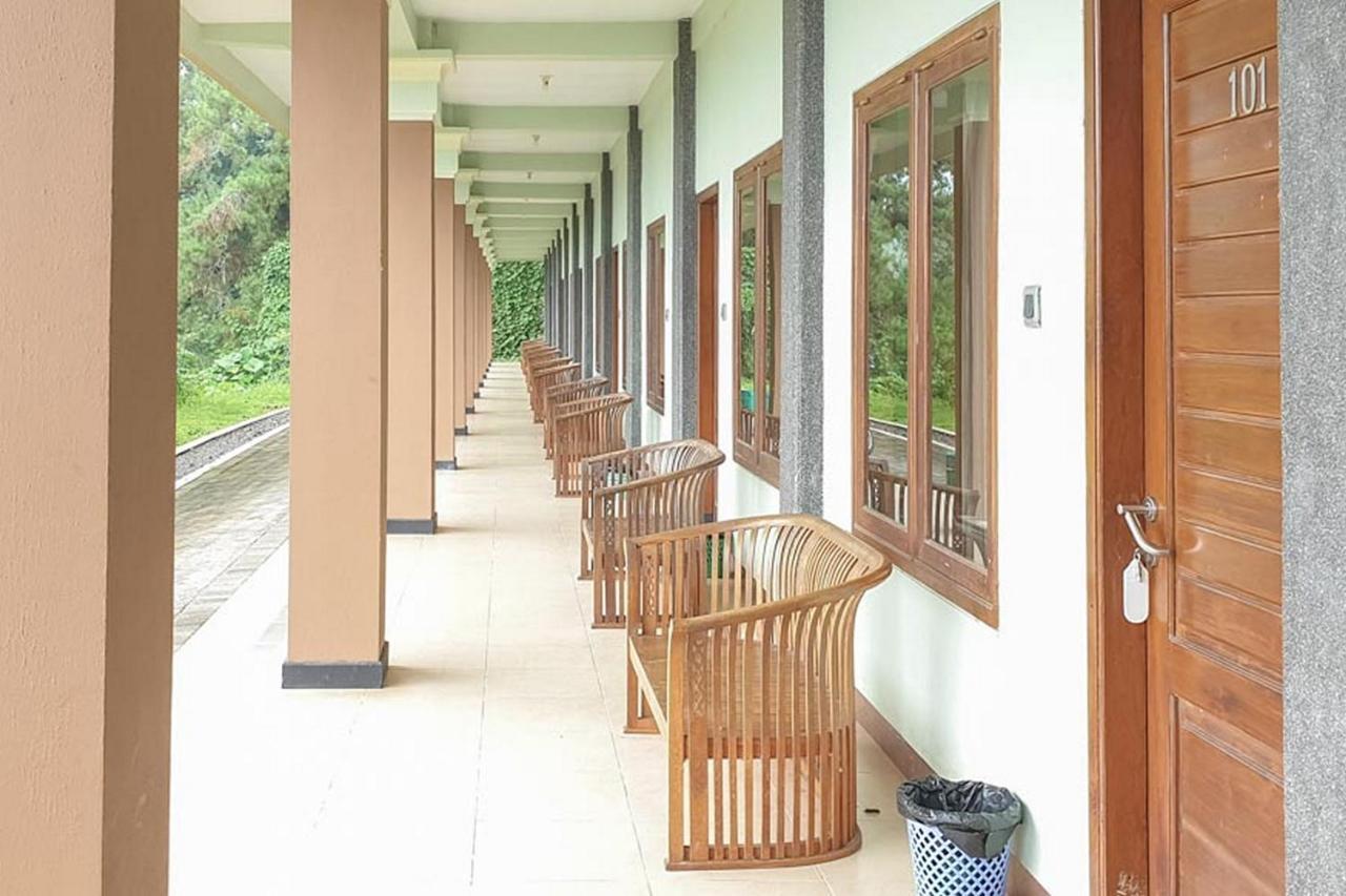 โอโย 1483 โฮเต็ล บูมี เบอร์มี เปอร์ไม Hotel โปรโบลิงโก ภายนอก รูปภาพ