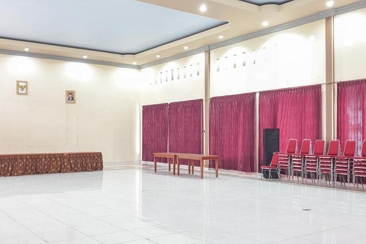 โอโย 1483 โฮเต็ล บูมี เบอร์มี เปอร์ไม Hotel โปรโบลิงโก ภายนอก รูปภาพ