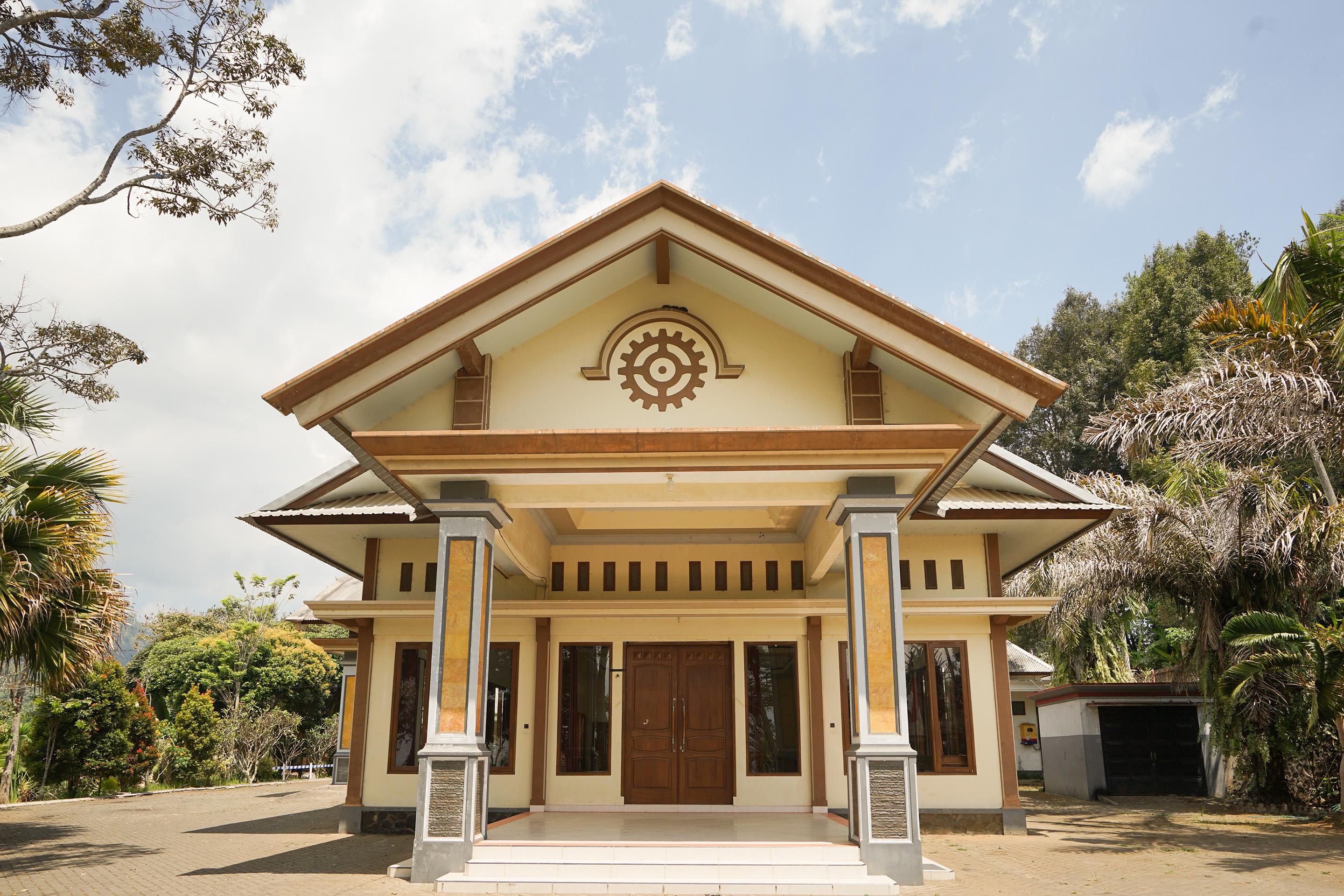 โอโย 1483 โฮเต็ล บูมี เบอร์มี เปอร์ไม Hotel โปรโบลิงโก ภายนอก รูปภาพ
