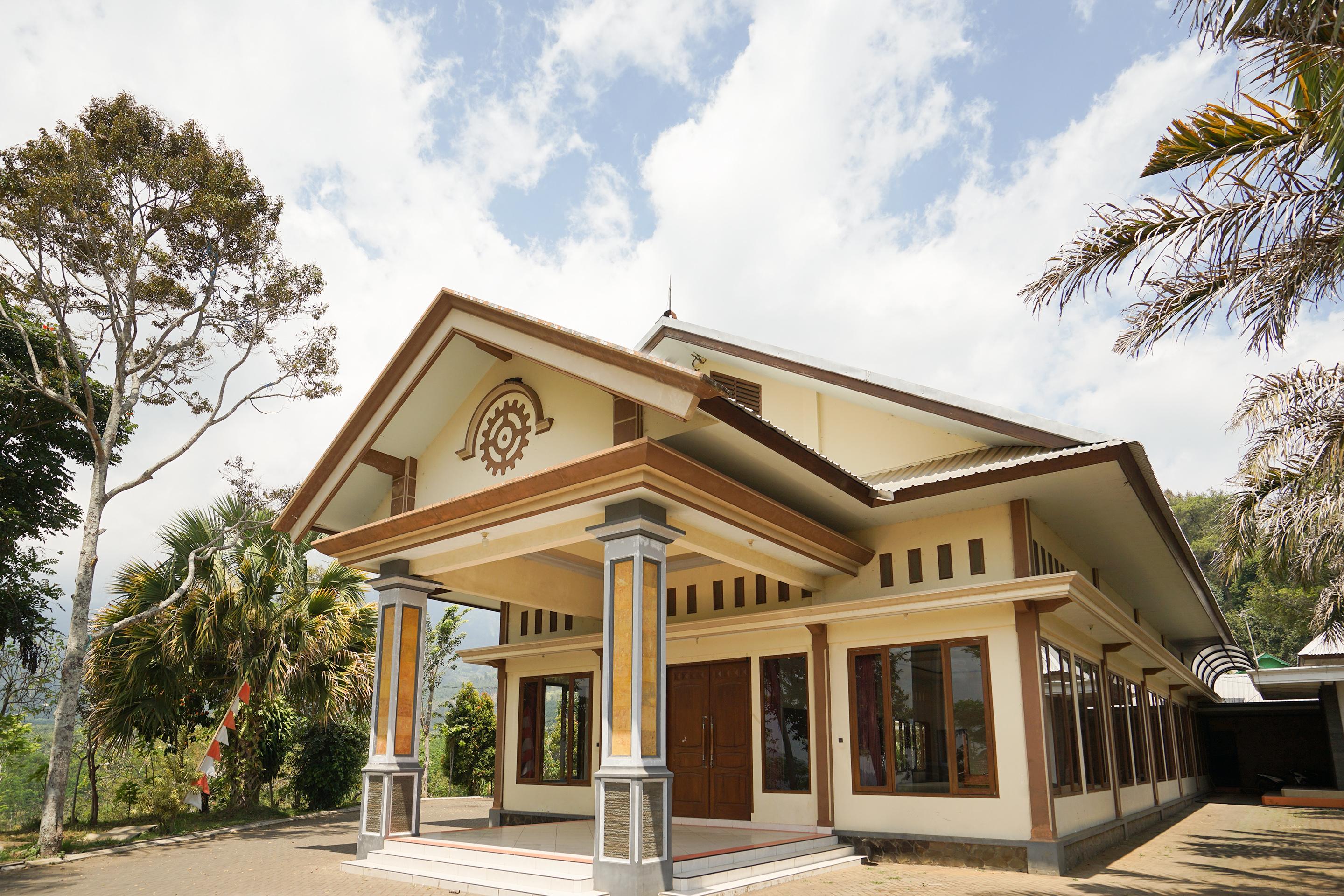 โอโย 1483 โฮเต็ล บูมี เบอร์มี เปอร์ไม Hotel โปรโบลิงโก ภายนอก รูปภาพ