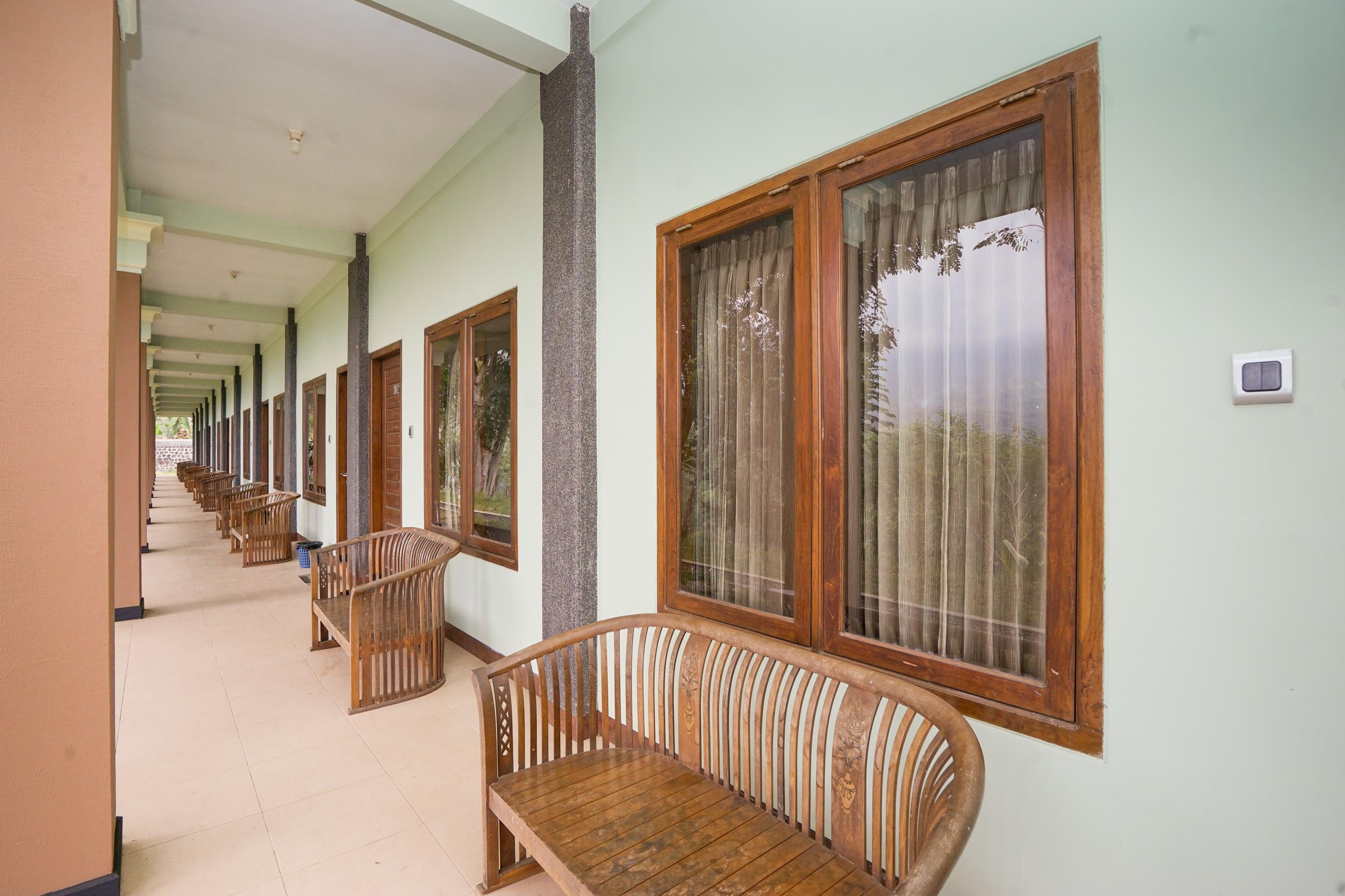 โอโย 1483 โฮเต็ล บูมี เบอร์มี เปอร์ไม Hotel โปรโบลิงโก ภายนอก รูปภาพ